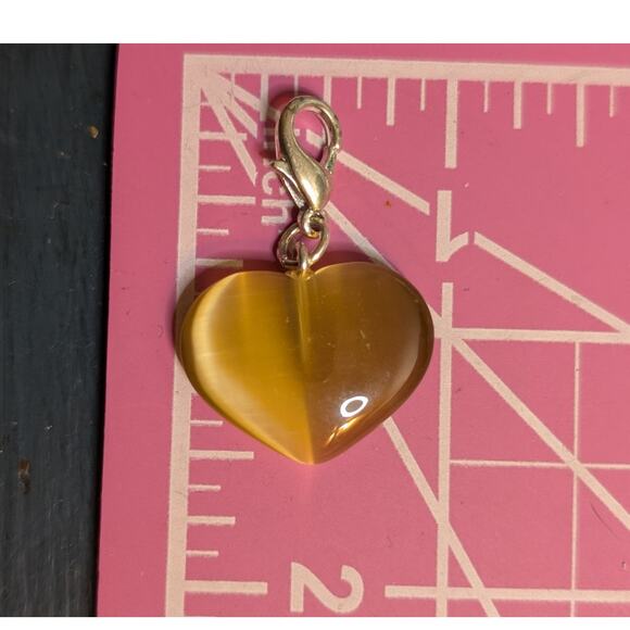 Vintage Butterscotch Cats Eye Glass Heart Charm - Picture 2 of 3